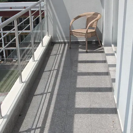 In Kristal Complex * נסבר