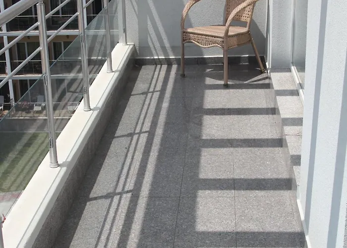 In Kristal Complex * Νεσέμπαρ